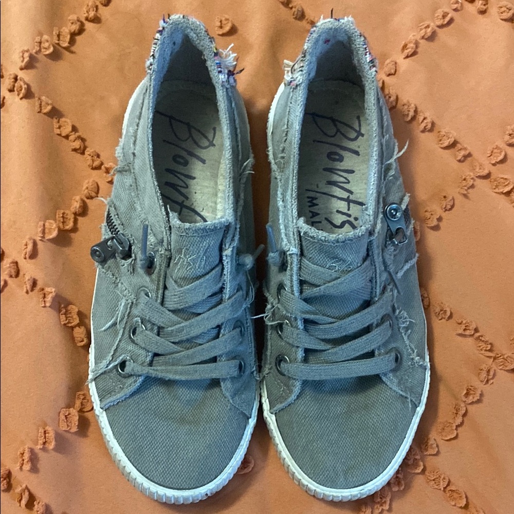 Blowfish Gray Sneakers with Canvas Upper and Lace-Up Style